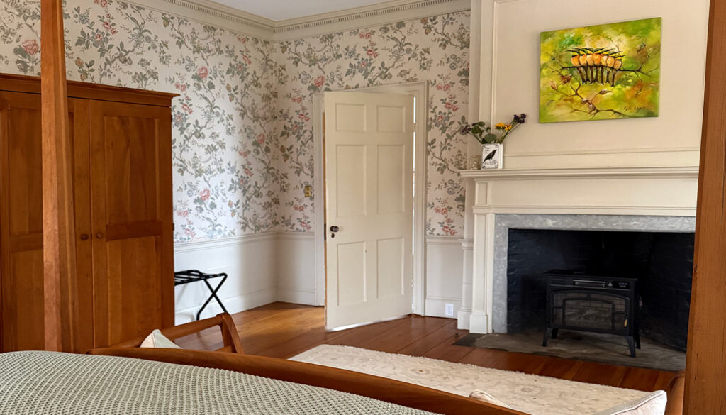 Birds of a feather guestroom fireplace