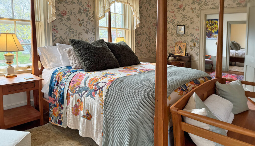 Birds of a feather bedroom