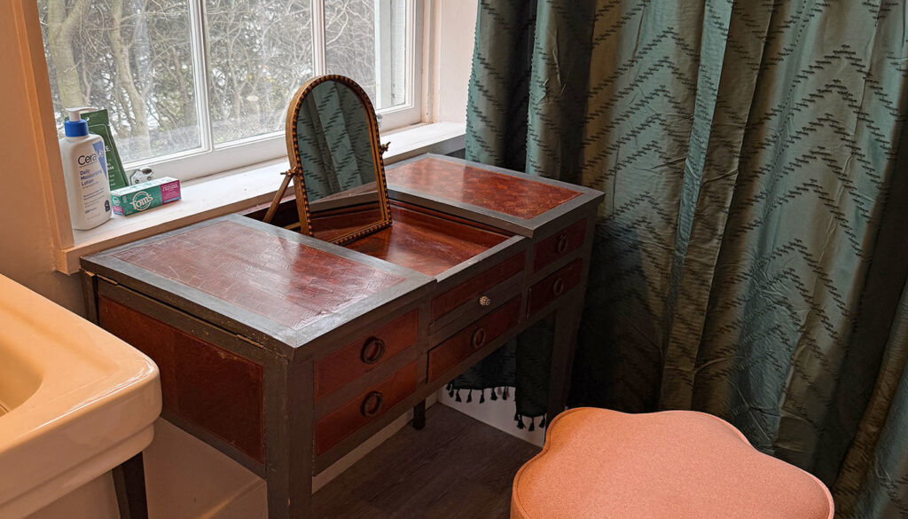 Garden Room vanity