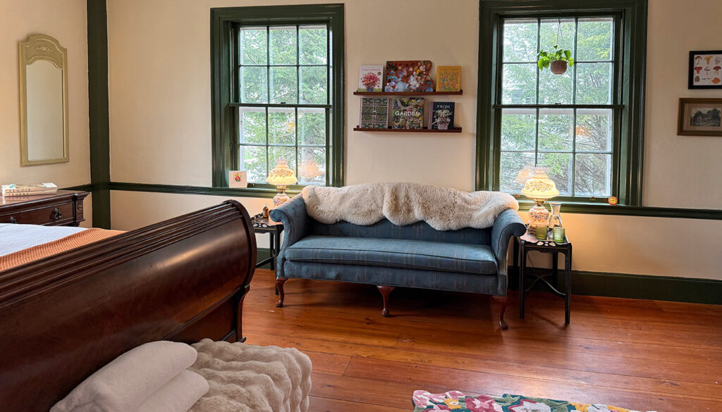 Garden room bed and couch
